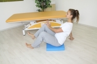 Brunkow - Push up and stabilization against the wrists and heels in sitting position on a balance mat