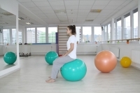 Correct sitting pose on the gym ball - Brügger concept